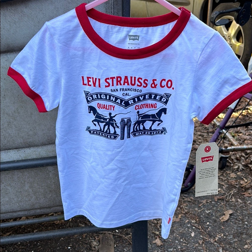 NWT Levi's White & Red Graphic Short Sleeves T-Shirt Levi Strauss & Co 5 4-5 Yrs